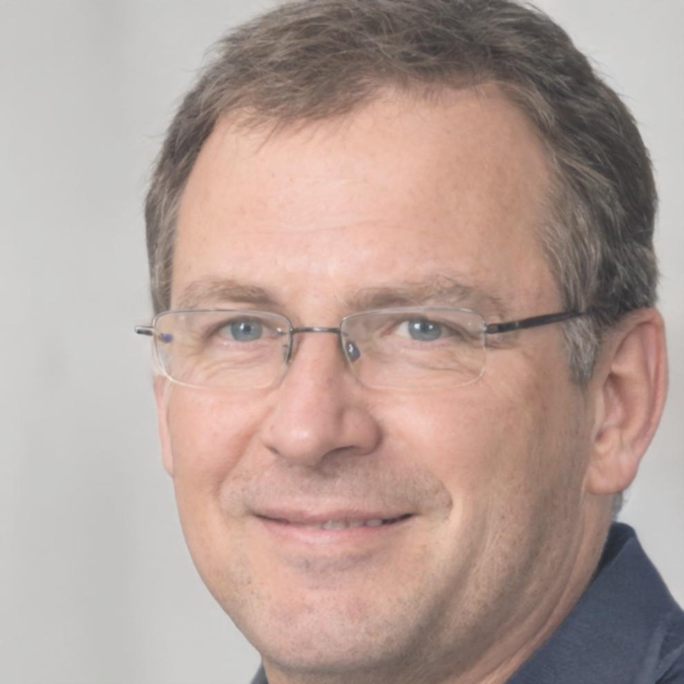 Portrait de Marc Dubois, ancien débutant devenu expert en investissement